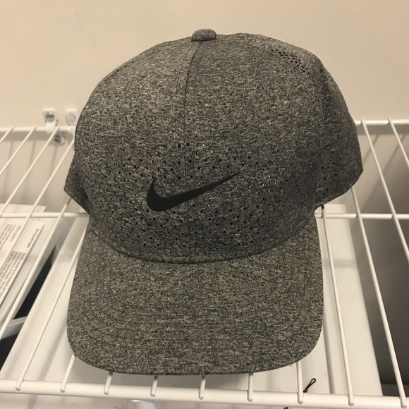 Men’s hat - Picture 1 of 3